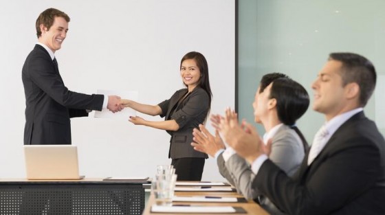 Những lưu ý khi khen thưởng nhân viên không phải ai cũng biết